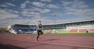 巴萨王者归来！费兰托雷斯帽子戏法领衔三连胜，欧冠复仇战即将打响